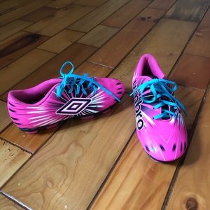 Big girls size 2 Umbro soccer cleats